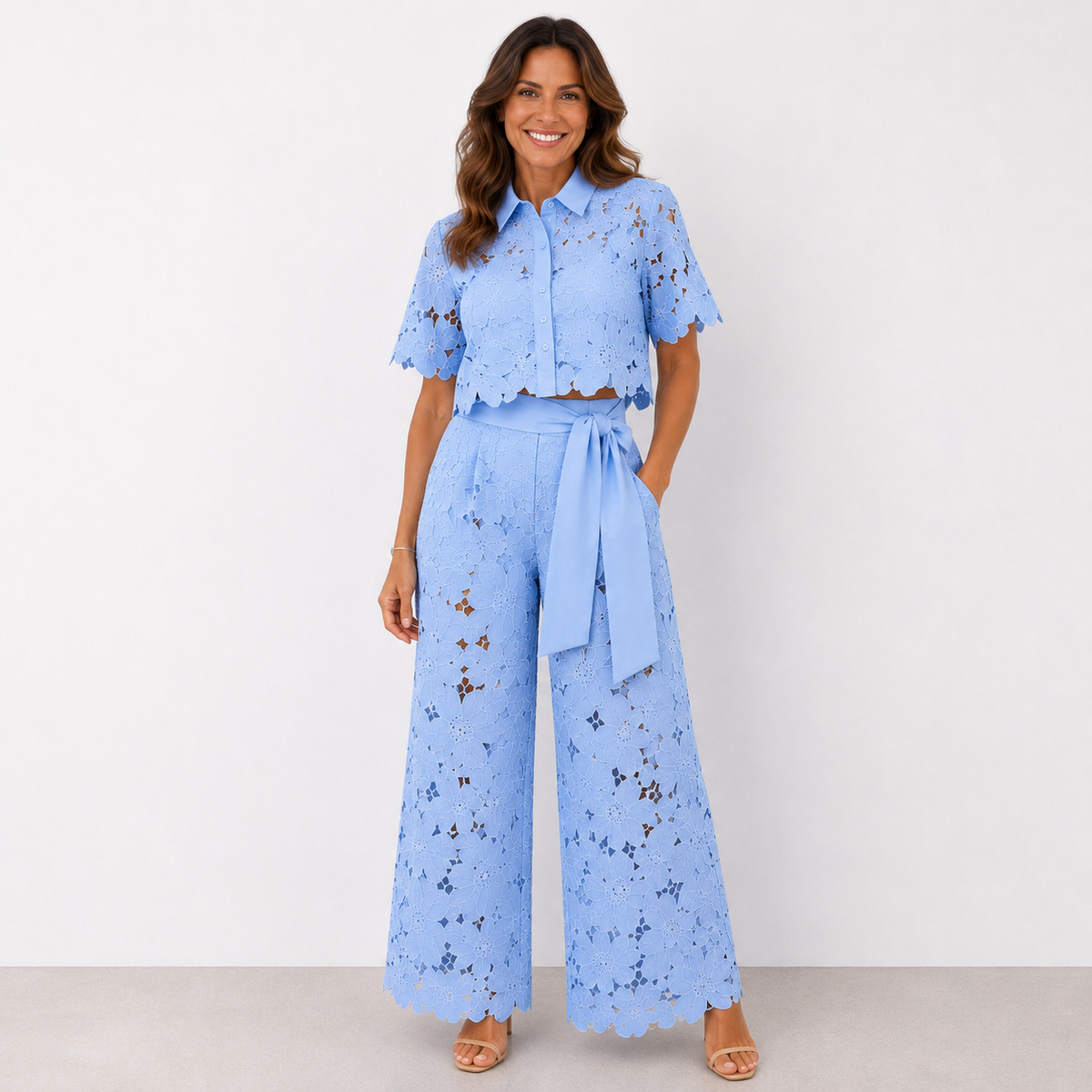 Mónica | Conjunto de top camisero y pantalón ancho en encaje calado floral
