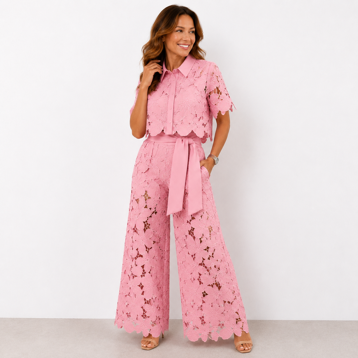 Mónica | Conjunto de top camisero y pantalón ancho en encaje calado floral